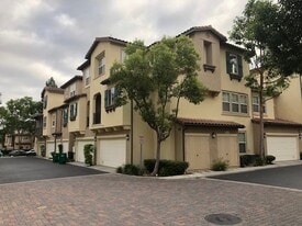 Building Photo - 30 Perennial