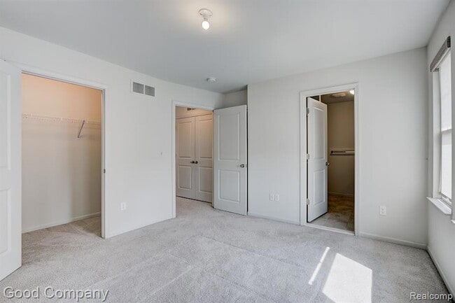Building Photo - 2500 Normandy Rd