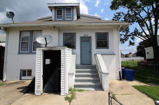 Building Photo - 1957 Snyder Ave