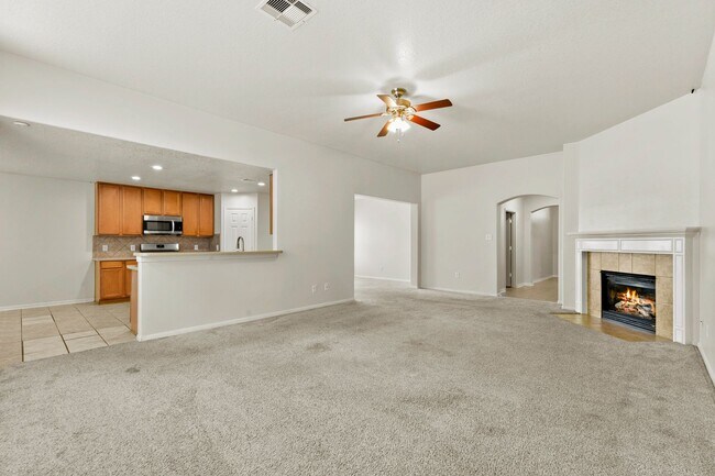 Building Photo - Open Living, Great Layout, Prime Location