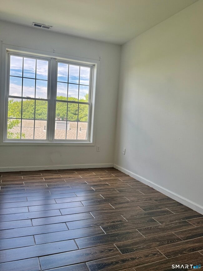 Building Photo - 174 Stonefield Dr
