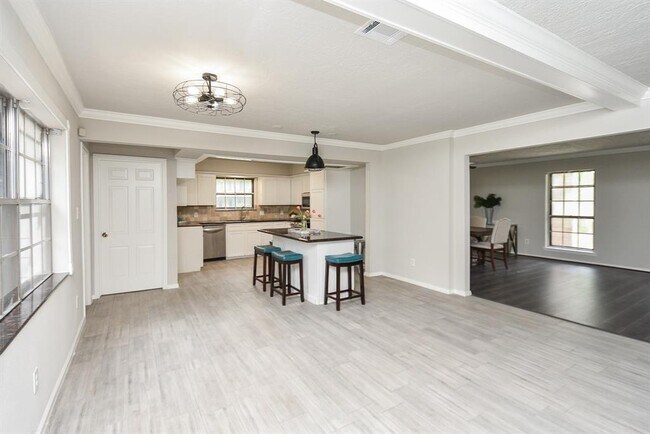 Building Photo - 1723 Big Horn Dr