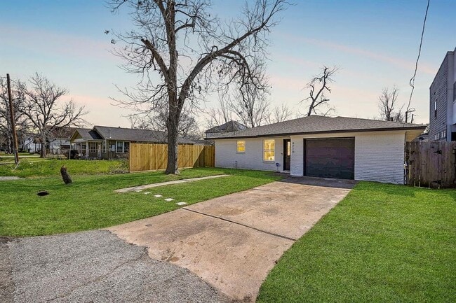 Building Photo - 4710 Hershe St