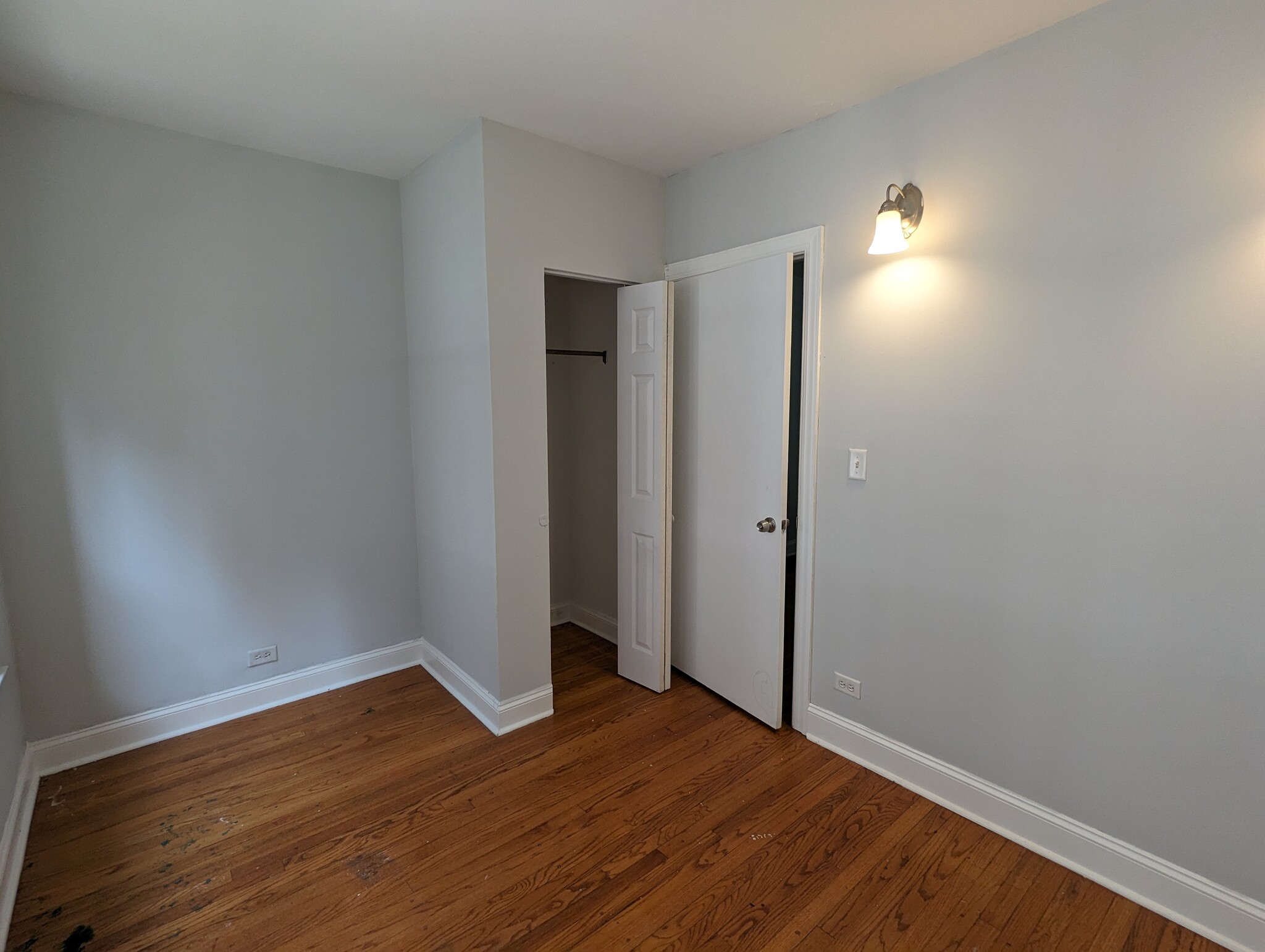 Building Photo - 5029 N Harding Ave