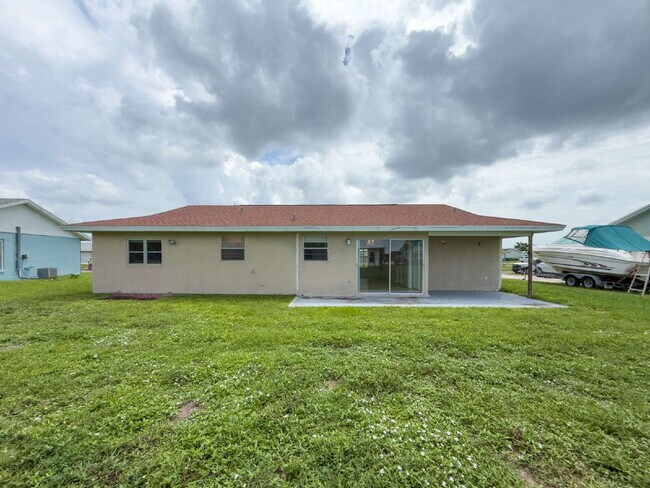 Building Photo - Available for immediate occupancy!