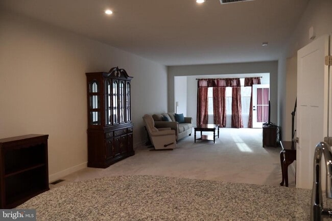 Building Photo - 659 Thomas Penn Dr