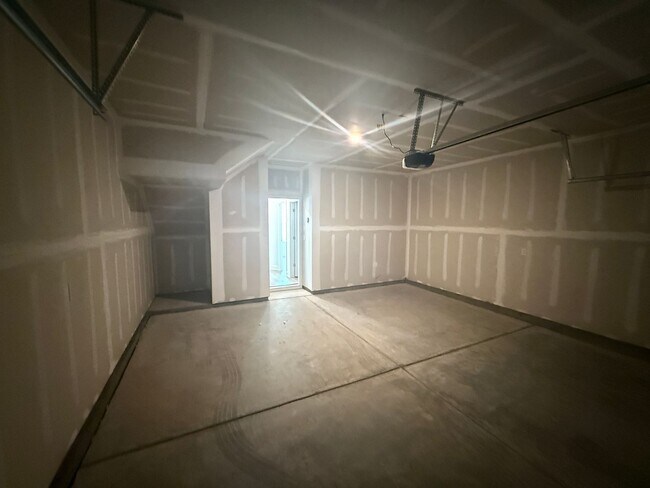 Building Photo - Brand New Townhome in the heart of Ballant...