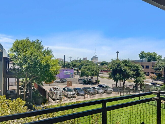 Building Photo - Modern Downtown Condo with Stunning City V...