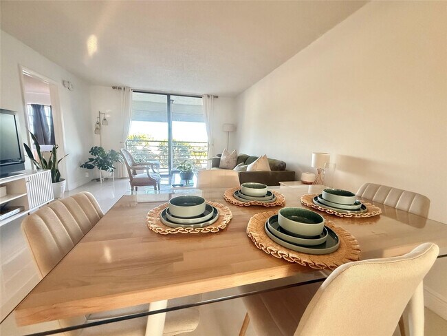 Building Photo - 4640 Lucerne Lakes Blvd W