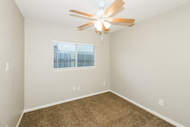 Building Photo - 19523 Lake Hollow Ln