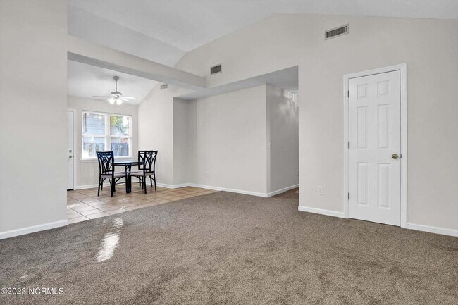 Building Photo - *** Promotion -- Sign lease by March 1 and receive $1000 off first months rent!!    3 Bedroom Hom...
