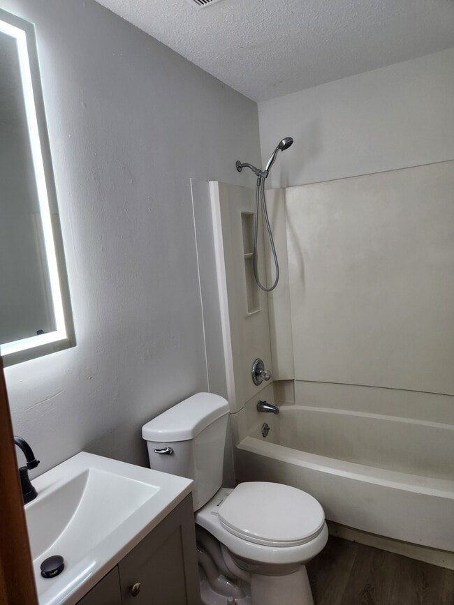 Building Photo - 4 Bonne Terre Ct