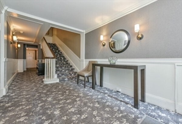 Building Photo - 49 Beacon St