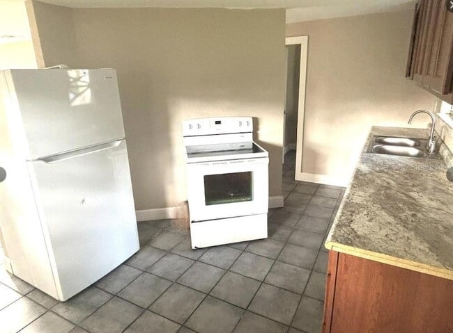 Building Photo - 2615 Laurel Ave