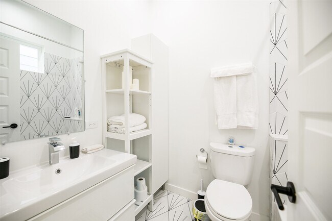 Building Photo - 4303 Chester St