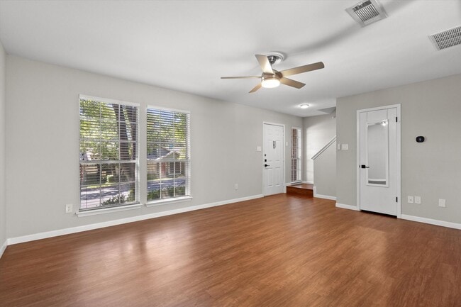 Building Photo - 1015 E Yager Ln