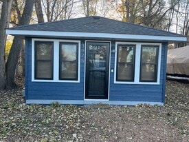 Building Photo - 3975 Sunset Dr