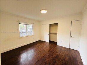 Building Photo - 2540 NE 181st St