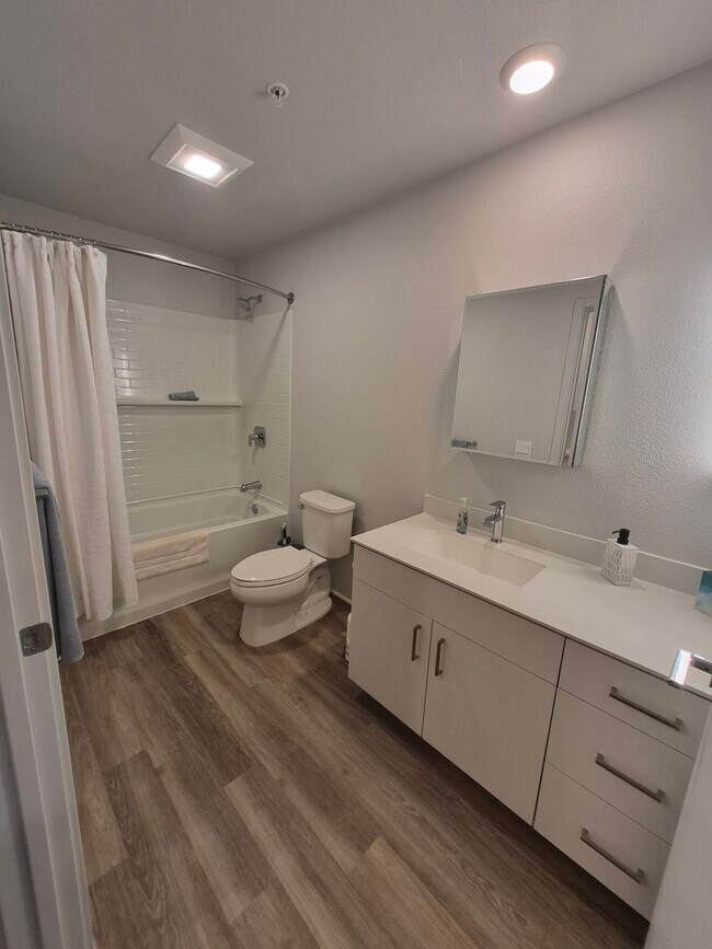 Building Photo - Newly Built Condo Studio, 1ba, 1pkg 354sqft. for $2300