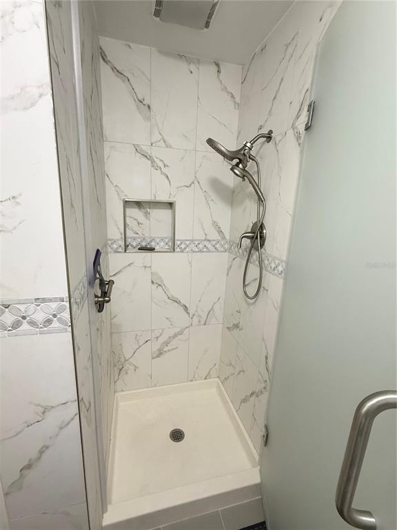 Building Photo - 205 Andover Pl N