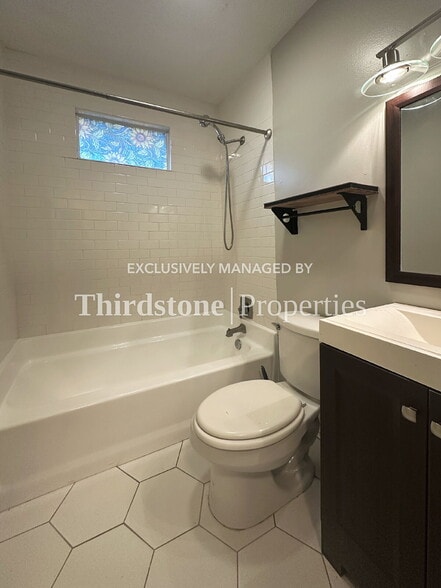 Building Photo - 725 Cherokee St