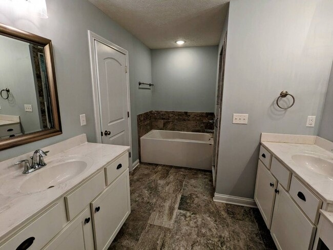 Building Photo - 241 Butterfield Dr