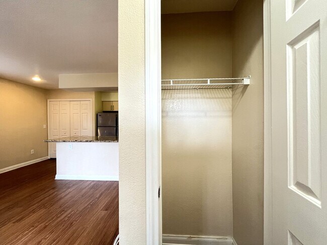 Building Photo - 2160 Highpointe Dr