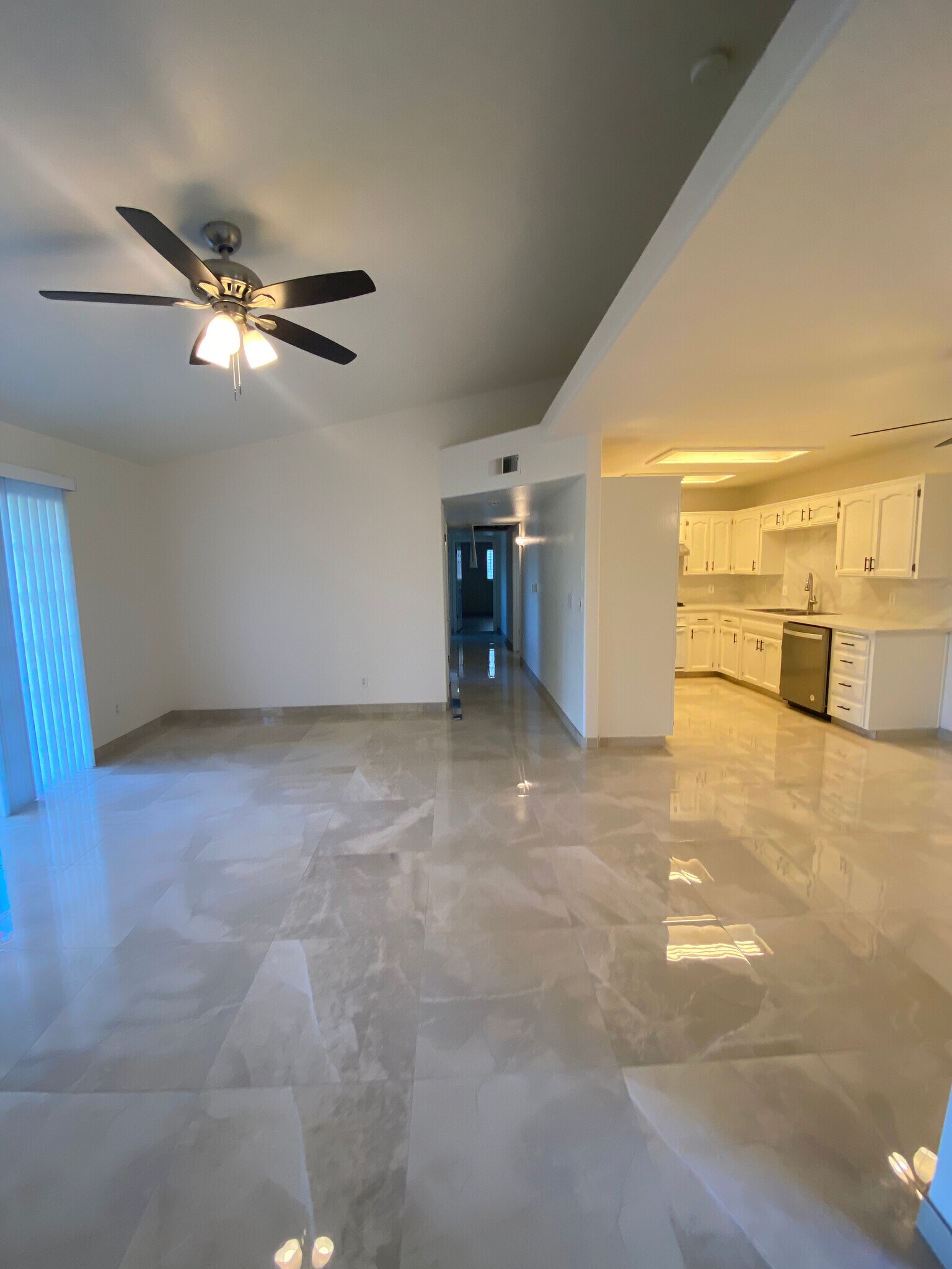 Building Photo - 1542 E Alluvial Ave