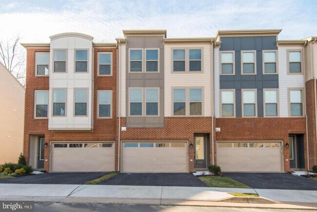 Building Photo - 42482 Dogwood Glen Square