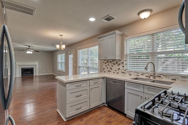 Building Photo - 170 N Dreamweaver Cir