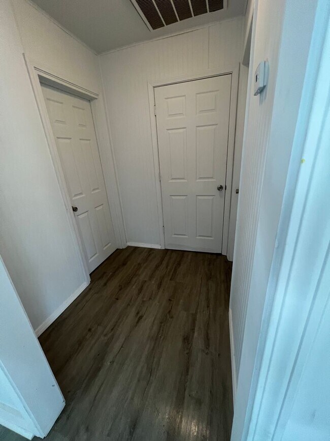 Building Photo - Remodeled 2 Bed 1 Bath House Available 4-15-2024