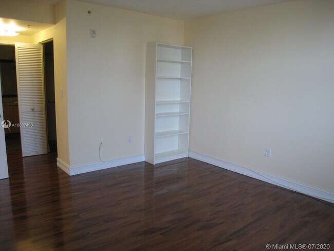 Building Photo - 1555 N Treasure Dr