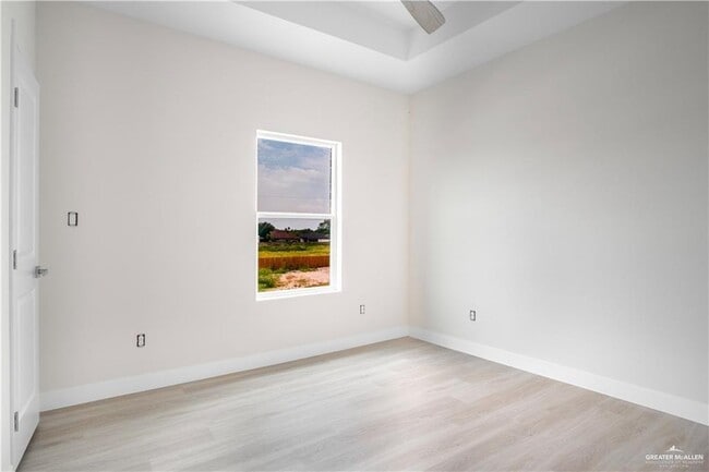 Building Photo - 2609 E Solar Dr