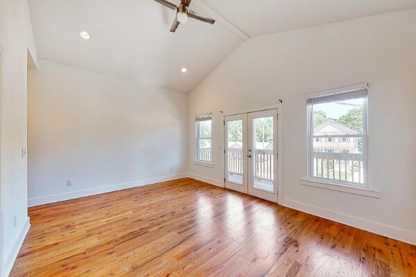 Building Photo - 324 Queen Ave