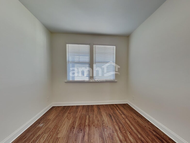 Building Photo - 401 Levon Ct