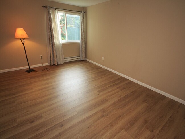 Building Photo - 3715 S 182nd St