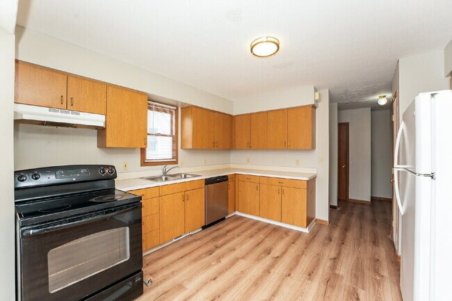 Building Photo - 6505 Snow Rd
