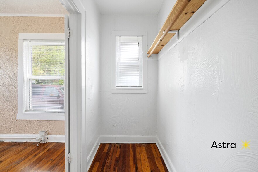 Building Photo - 323 N Westland Ave