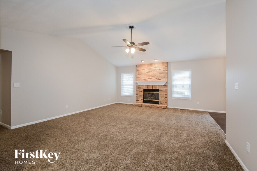 Building Photo - 10 Kingsmont Ct