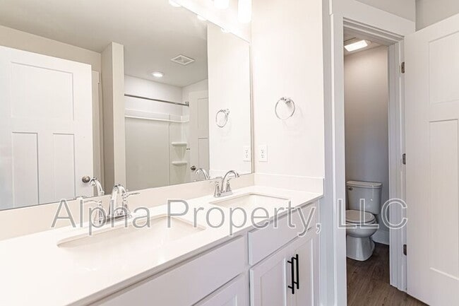 Building Photo - 124 Keel Ln