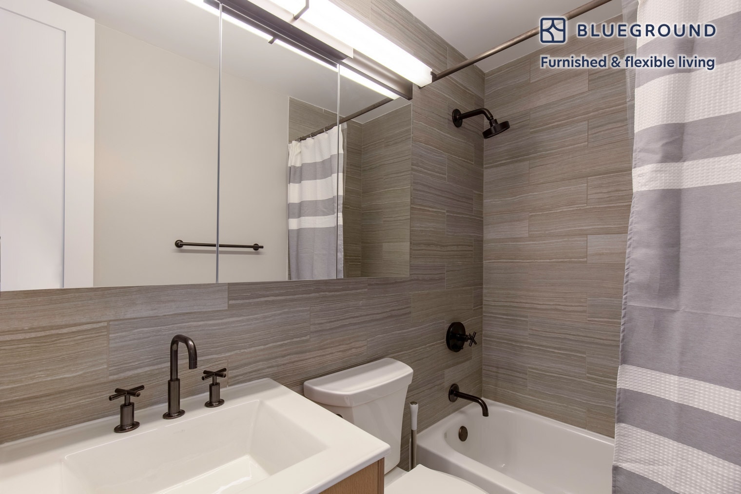 Building Photo - 560 W 43rd St