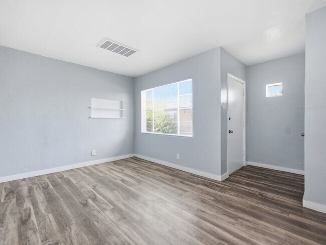 Building Photo - 2120 N Forgeus Ave