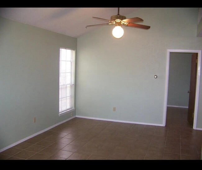 Building Photo - 7605 Woodstone Cove