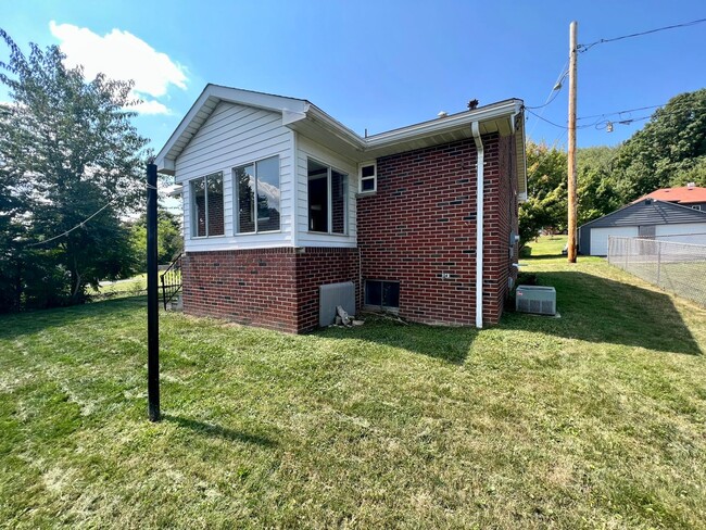 Building Photo - Newly Updated! 1 Bedroom 1 Bathroom Home -...