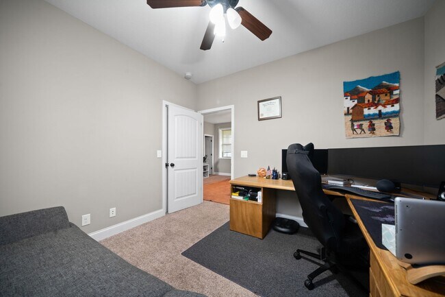 Building Photo - 1831 Camelot Dr
