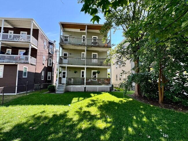 Building Photo - 11 Wainwright St