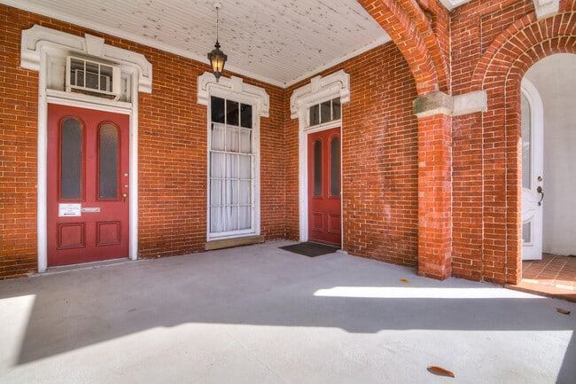 Building Photo - 629 Greene St