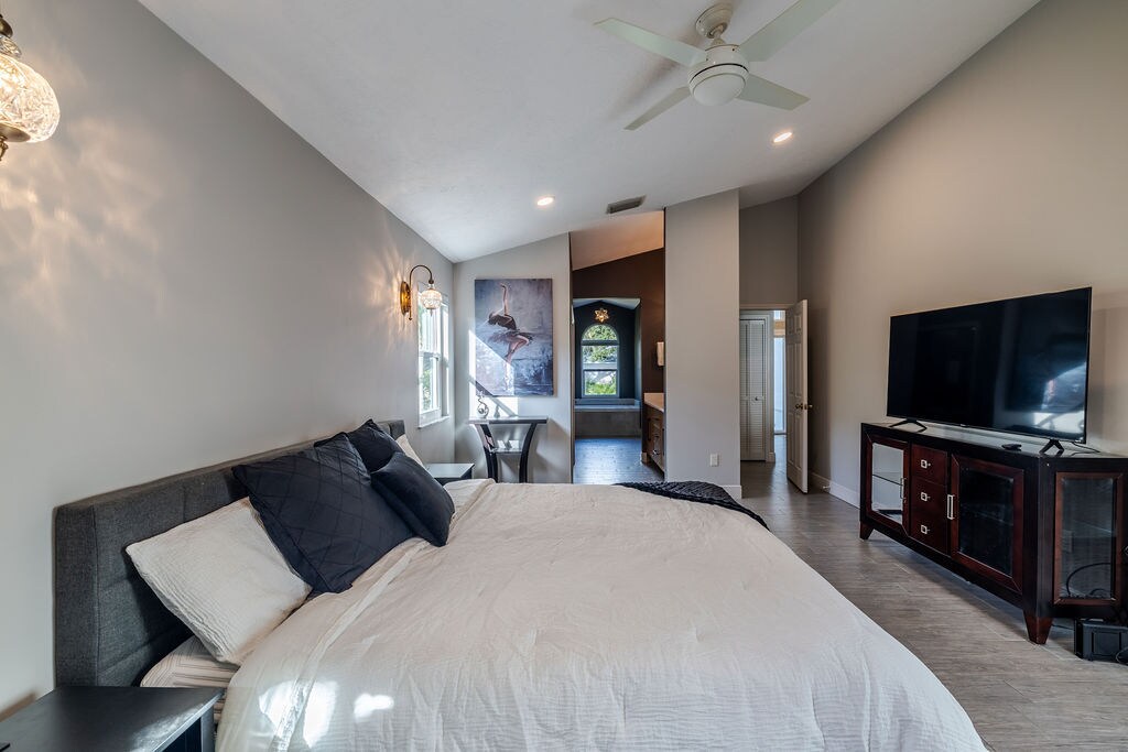 Building Photo - 9330 Seagrape Dr