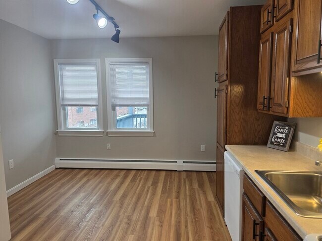 Building Photo - 503 South St