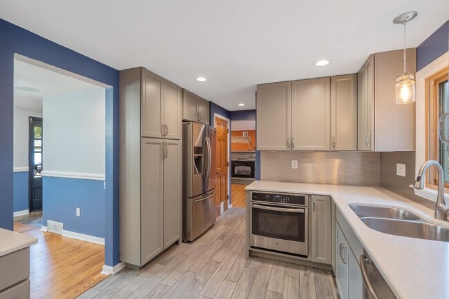 Building Photo - 20 Apricot Ln